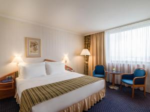 Postel nebo postele na pokoji v ubytování Panorama Hotel Prague