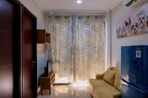 Χώρος καθιστικού στο Homey 2BR at 1st Floor Asatti Apartment By Travelio