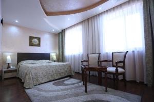 Postel nebo postele na pokoji v ubytování Vanatur Hotel