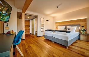 Postel nebo postele na pokoji v ubytování Hotel & Restaurant Herzstück Waldkirchen