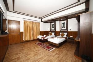Una cama o camas en una habitación de Yangthang Dzimkha Resort