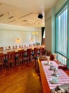 a large dining room with a long table and chairs at Hotelli Mesku Forssa in Forssa