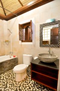 Ванная комната в Bali Spirit Hotel and Spa, Ubud