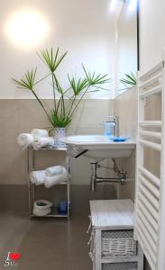 A bathroom at Agriturismo La dimora dei Re Még 37 kép