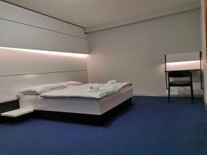 Postel nebo postele na pokoji v ubytování Hotel U Racka
