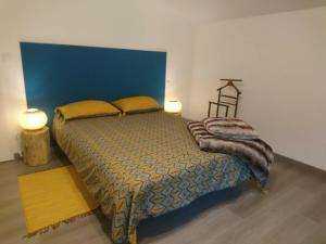 Кровать или кровати в номере Holiday home in Bruniquel on the Aveyron river