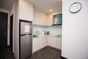 Dapur atau dapur kecil di Velocity KL By PSM Luxury Suites