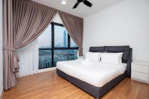 Katil atau katil-katil dalam bilik di Velocity KL By PSM Luxury Suites