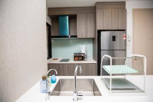 Dapur atau dapur kecil di Velocity KL By PSM Luxury Suites