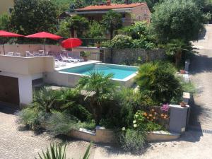 Bazén v ubytování Grand Pool Apartment Ika-Opatija nebo v jeho okolí
