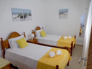 Katil atau katil-katil dalam bilik di Casa Amarela