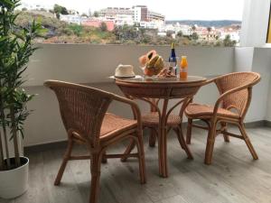 907 Estudio con terraza Puerto de la Cruz Martianez italokat is kínál