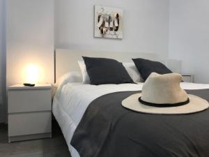 A bed or beds in a room at 907 Estudio con terraza Puerto de la Cruz Martianez