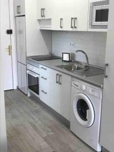 A kitchen or kitchenette at 907 Estudio con terraza Puerto de la Cruz Martianez