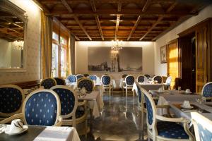 Posezení v ubytování Hotel Eden