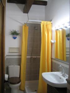 Koupelna v ubytování Casa rural ca l'Antoni (Tarragona)