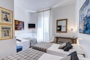 TV a/nebo společenská místnost v ubytování Hotel Bernina