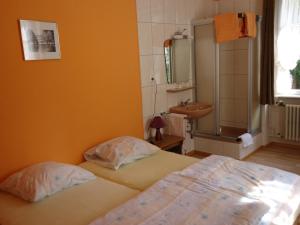 Postel nebo postele na pokoji v ubytování Hostellerie de la Vallée
