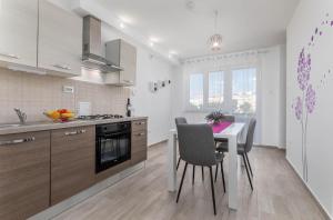 Kuchyň nebo kuchyňský kout v ubytování Apartment Sole