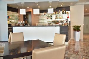 The lounge or bar area at Hotel Amburgo