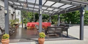 A restaurant or other place to eat at Cuorematto