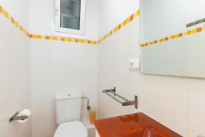 Kúpeľňa v ubytovaní Housalia Guell & Gracia + 14 fotografií