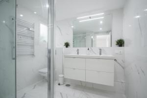 Kúpeľňa v ubytovaní Stylish *NEW* Apartment in Alicante w/ 4 bedrooms + 28 fotografií