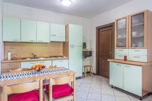 A kitchen or kitchenette at Residence Nuove Terme