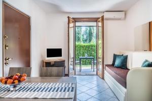 A television and/or entertainment centre at Residence Nuove Terme