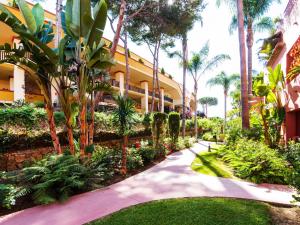 Vonkajšia záhrada v ubytovaní Rentandhomes marbella luxury beach