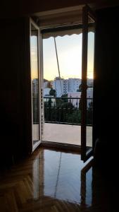 Gambar di galeri bagi Luxurious 4 bdrm+3 bath Apt in the heart of Athens di Athens