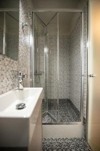 Gambar di galeri bagi Luxurious 4 bdrm+3 bath Apt in the heart of Athens di Athens
