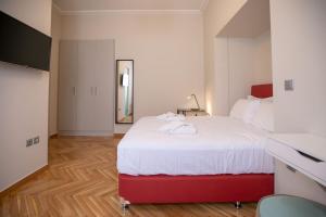 Gambar di galeri bagi Luxurious 4 bdrm+3 bath Apt in the heart of Athens di Athens