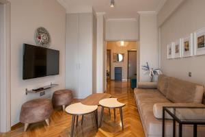 Photo de la galerie de l'établissement Luxurious 4 bdrm+3 bath Apt in the heart of Athens, à Athènes