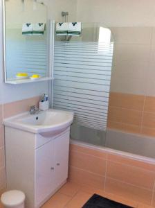 a bathroom with a sink and a shower at Villa de vacances au calme proche de la mer in La Londe-les-Maures