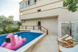 Bazén v ubytování " Villa Kruna Lux " nebo v jeho okolí