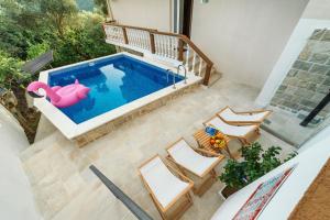 Bazén v ubytování " Villa Kruna Lux " nebo v jeho okolí