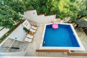 Bazén v ubytování " Villa Kruna Lux " nebo v jeho okolí