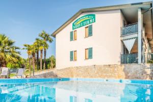 The swimming pool at or close to Residence Nuove Terme