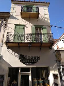 a building with a balcony and a sign on it at Pension Isabo in Nafplio