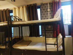 Postel nebo postele na pokoji v ubytování Bandra Dormitory Only for indian male