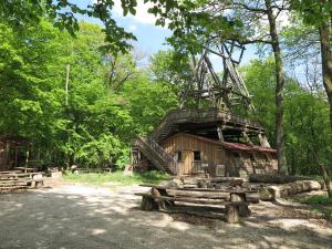 a wooden building in the middle of a forest at OCHYS Waldfreizeitpark in Oberkreuzstetten