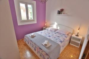 Postel nebo postele na pokoji v ubytování Apartments Trešnja