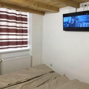 A television and/or entertainment centre at Etno Hostel