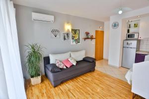 Kuchyň nebo kuchyňský kout v ubytování Apartments Trešnja