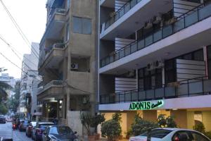 Budova, kde se aparthotel nachází + 8 fotografií