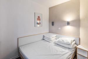 Postel nebo postele na pokoji v ubytování Residences Quartier Falaise - maeva Home