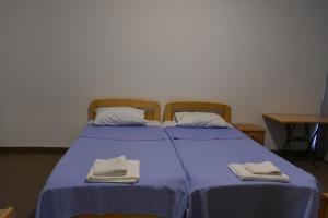 Postel nebo postele na pokoji v ubytování Adonis Furnished Suites