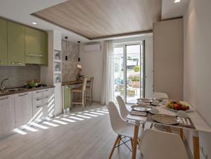 Kuhinja ili čajna kuhinja u objektu Amalfi - Positano Home & Breakfast
