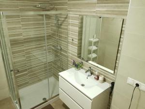 Koupelna v ubytování Apartamento-estudio Corazón de Alicante
